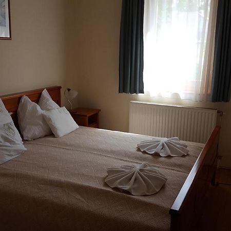 Laetitia Panzio Bed & Breakfast Kaposvar Bagian luar foto
