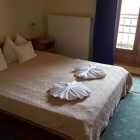 Laetitia Panzio Bed & Breakfast Kaposvar Bagian luar foto