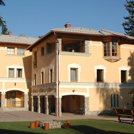 Laetitia Panzio Bed & Breakfast Kaposvar Bagian luar foto