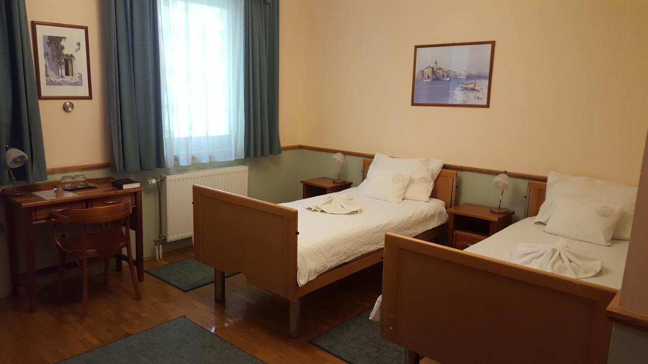 Laetitia Panzio Bed & Breakfast Kaposvar Bagian luar foto