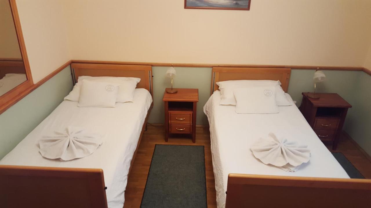 Laetitia Panzio Bed & Breakfast Kaposvar Bagian luar foto