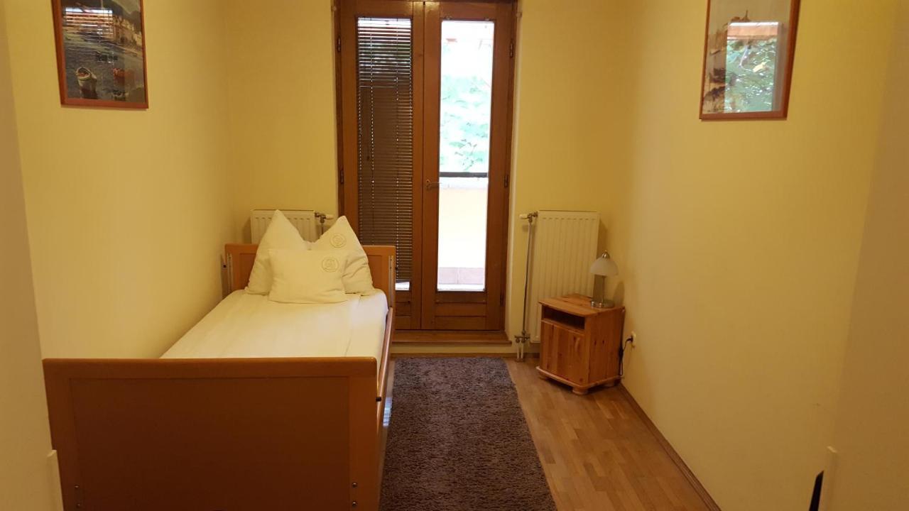 Laetitia Panzio Bed & Breakfast Kaposvar Bagian luar foto