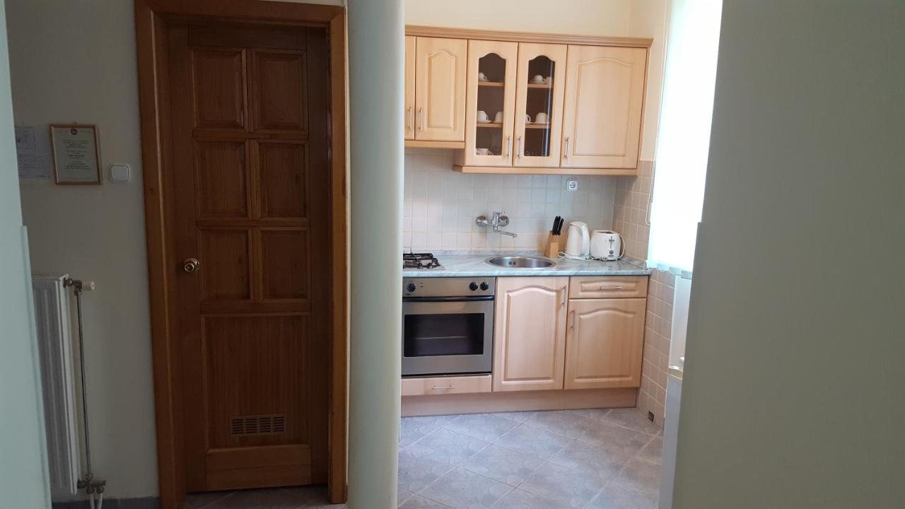 Laetitia Panzio Bed & Breakfast Kaposvar Bagian luar foto