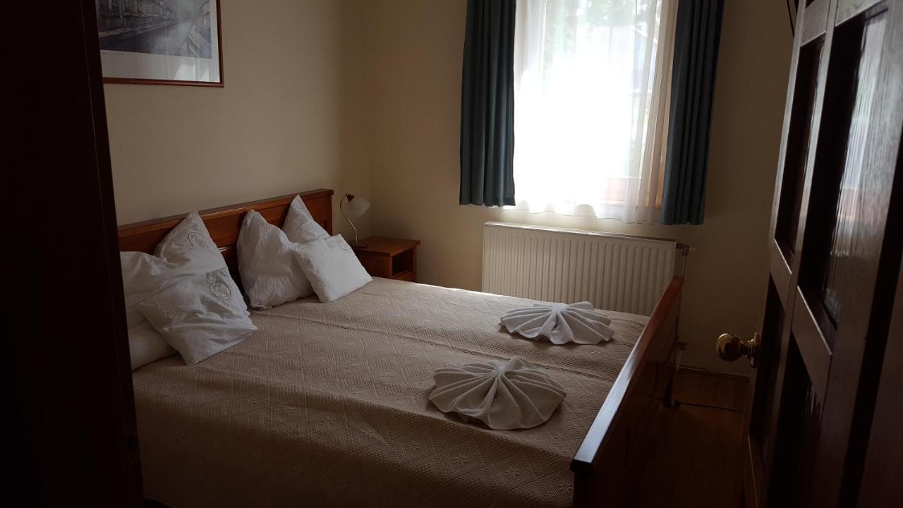 Laetitia Panzio Bed & Breakfast Kaposvar Bagian luar foto