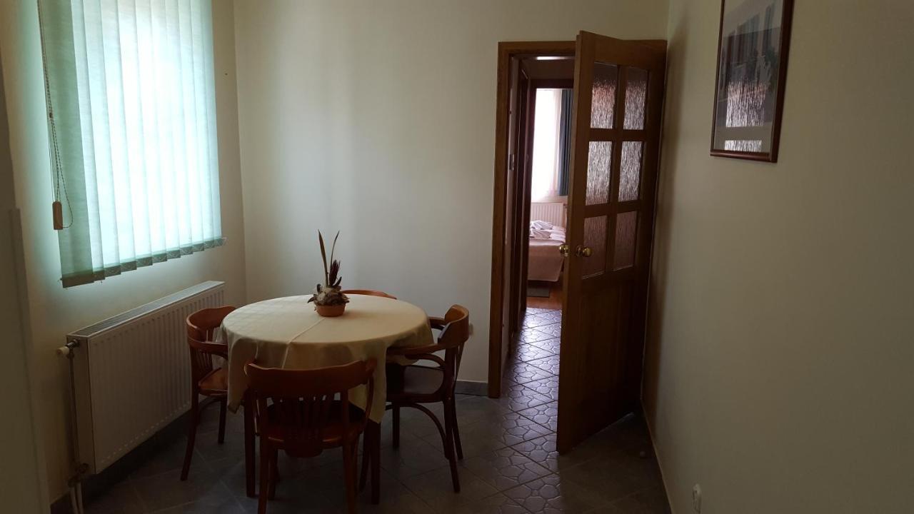 Laetitia Panzio Bed & Breakfast Kaposvar Bagian luar foto