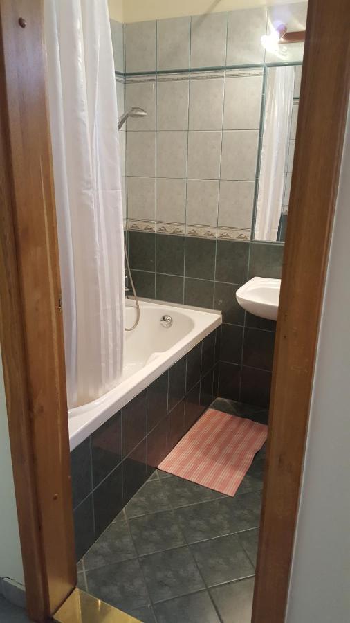 Laetitia Panzio Bed & Breakfast Kaposvar Bagian luar foto