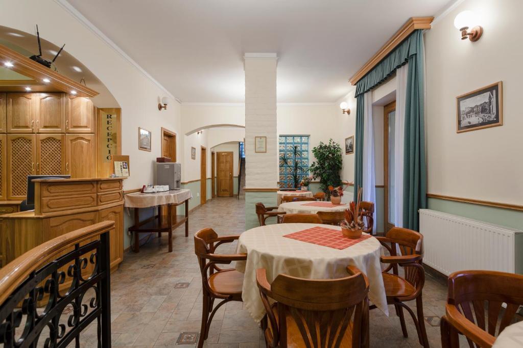 Laetitia Panzio Bed & Breakfast Kaposvar Bagian luar foto